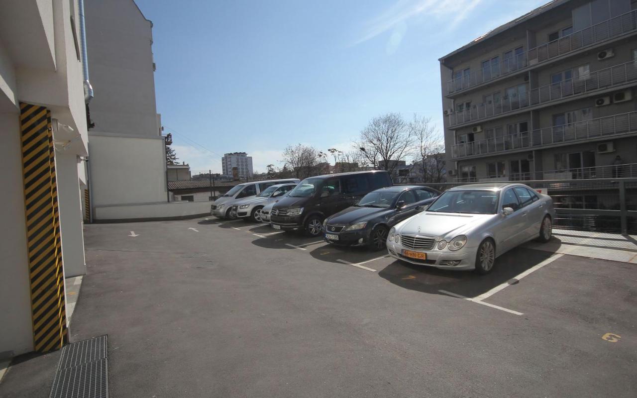 Sky Hotel Belgrade Exterior photo